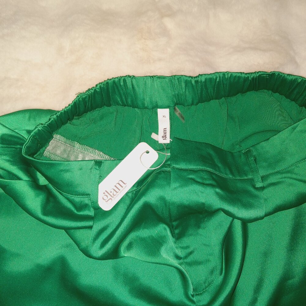 NEW-GLAM-Vibrant Irish Green Statement Eye Catching Shorts-Size XL - Picture 9 of 9